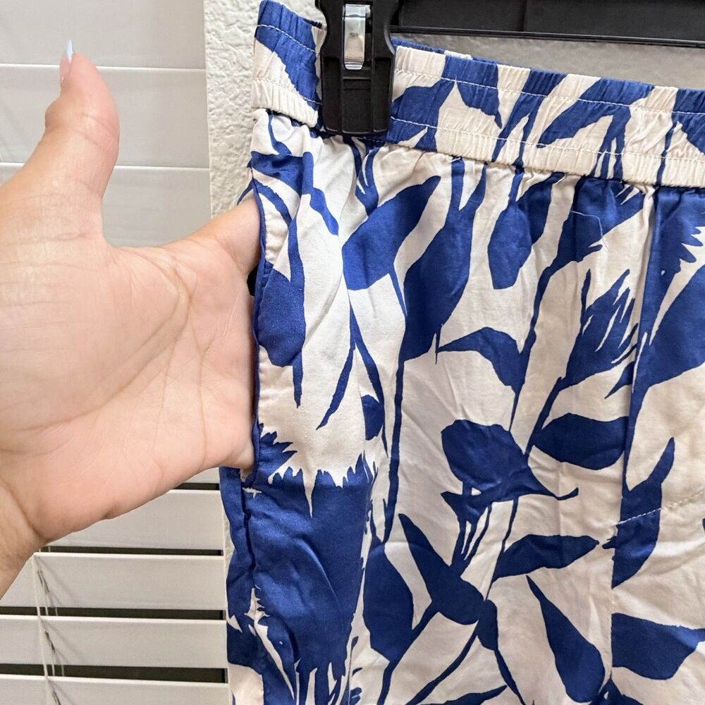 Anthropologie Women’s Small Floral Pull On Shorts Blue White Elastic Waist Pocke - Picture 7 of 8